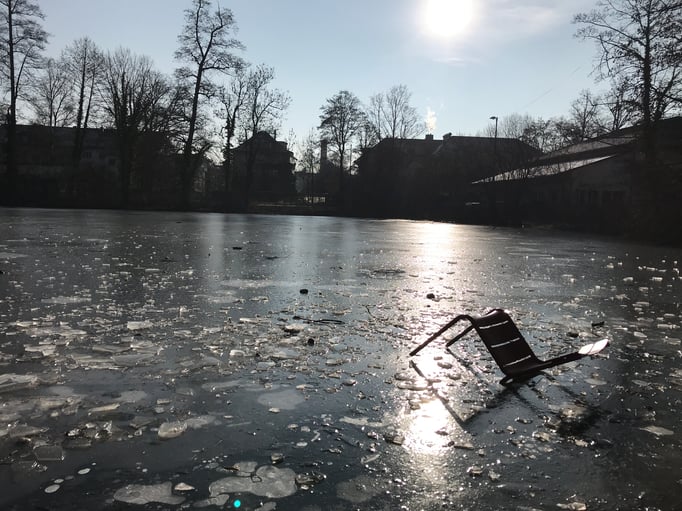 Januar: Stuhlleben auf dem Egelsee.