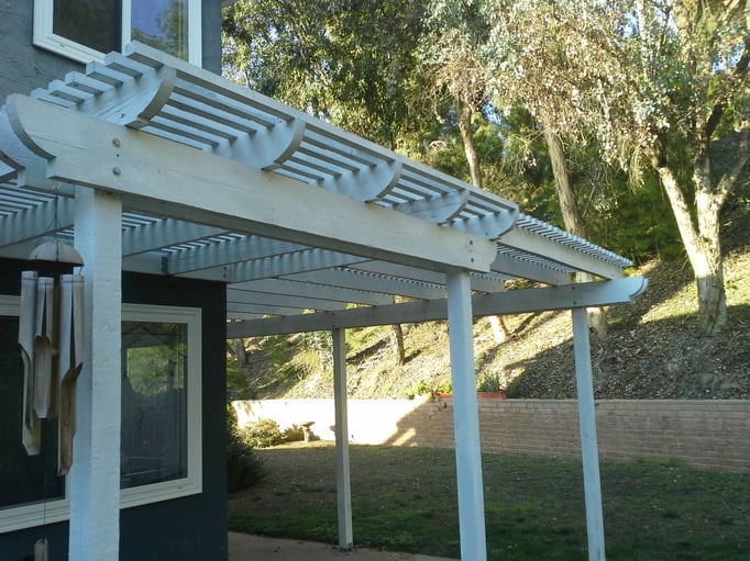 Ceramic InsulCoat Wall - 9 Years: White Lattice in good shape.