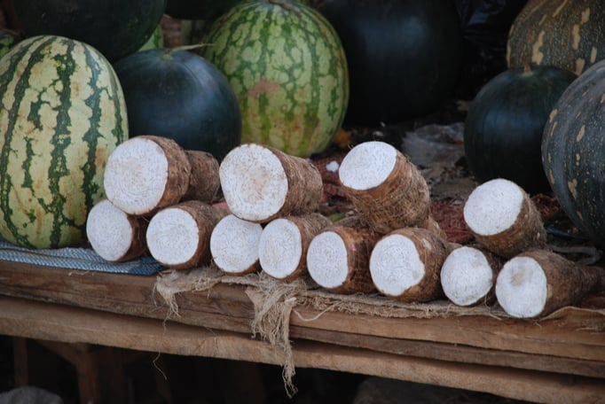 Wochenmarkt (Maniok)