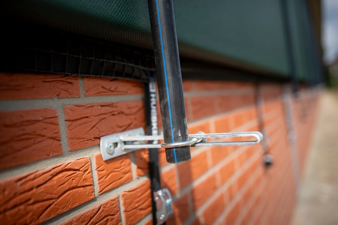 Montage von Curtains im Sauenstall