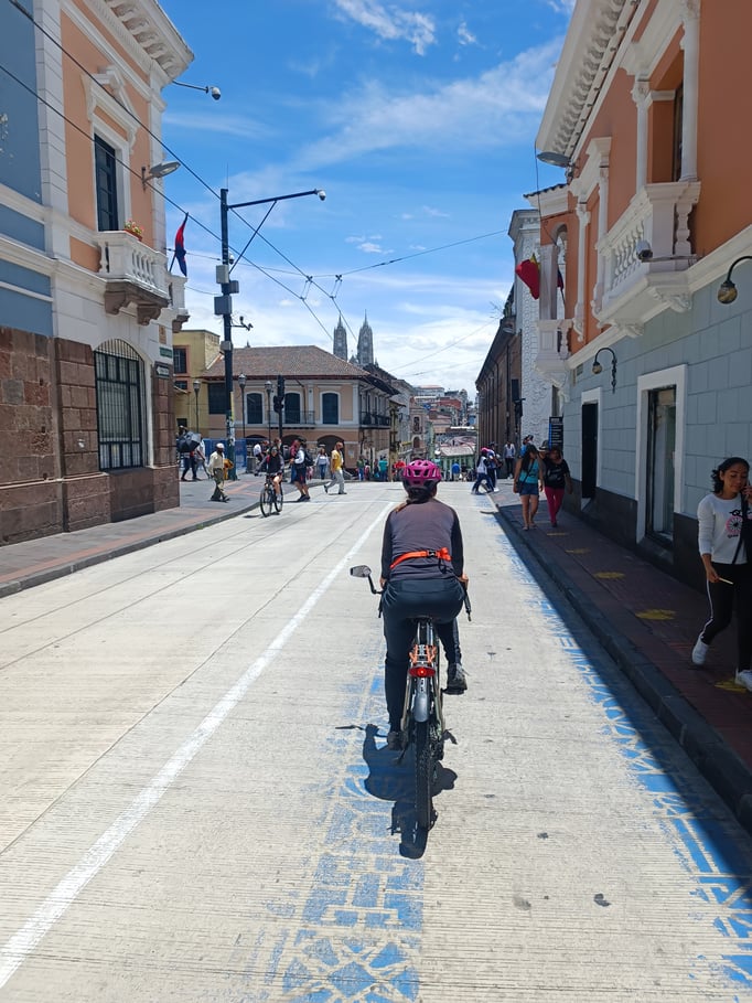 Ciclopaseo Quito: Jeden Sonntag ist eine Strasse mit 50km für den Strassenverkehr gesperrt