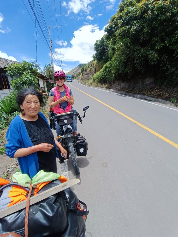 Auf dem Weg zum Amazonas bzw. nach Banos: wir erhalten Früchte unterwegs