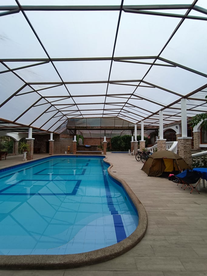 Wir durften hier in der geschlossenen Anlage übernachten