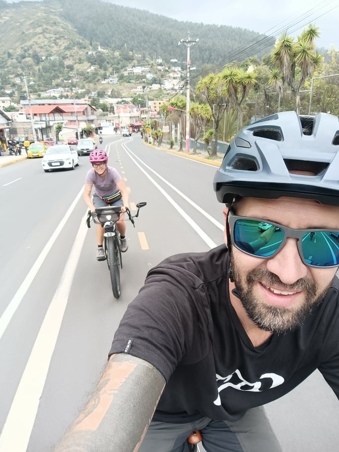 Wir verlassen Quito nach 2.5 Wochen zusammen mit unserem Warmshower David