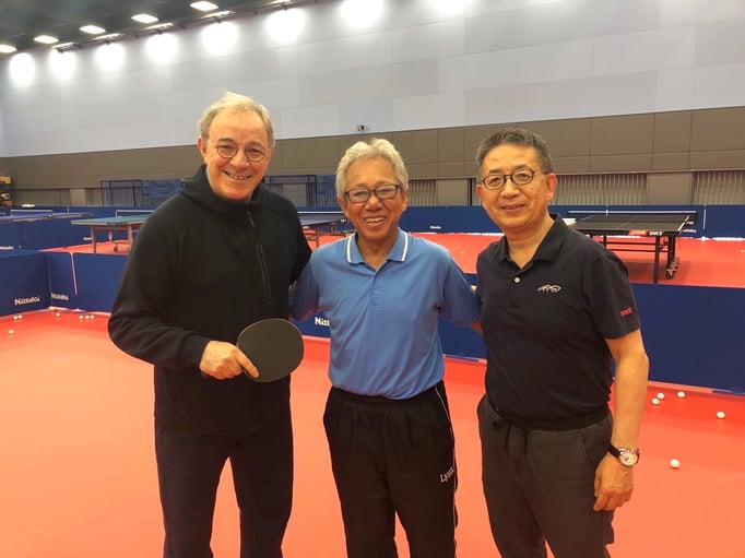 2020年１月、全日本選手権大会後の練習会にて。左より、マシモ・コンスタチニさん（ITTFハイパフォーマンスエリートコーチ）、河田、前原正浩さん（元全日本チャンピオン、日本卓球協会副会長）