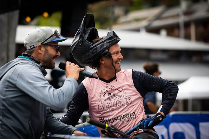 Der erfahrene Rider Guido Tschugg von Husqvarna E-Bicycles Racing fährt den ersten Sieg bei der eMTB Masters Enduro World Series ein