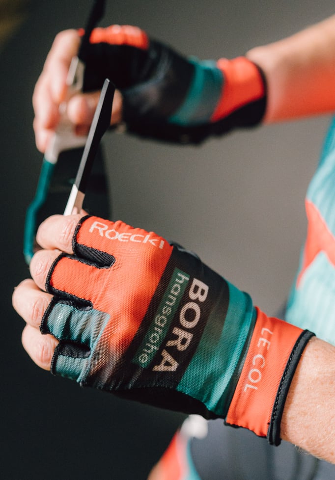 Münchner Handschuhspezialist Roeckl Sports wird das international renommierte Rennradteam BORA – hansgrohe ab dem 1.1.2023 als offizieller Handschuhausrüster begleiten.