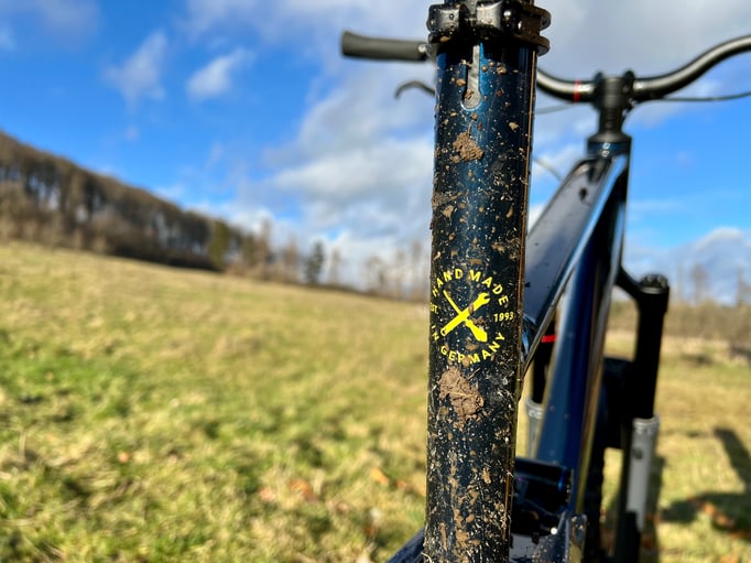 Der steile 77° Sitzwinkel hingegen hilft der optimalen Sitzposition beim Bergauffahren. © Velototal