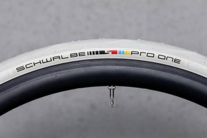 Schwalbe Pro One x Spartacus-Reifen zu Ehren Cancellaras