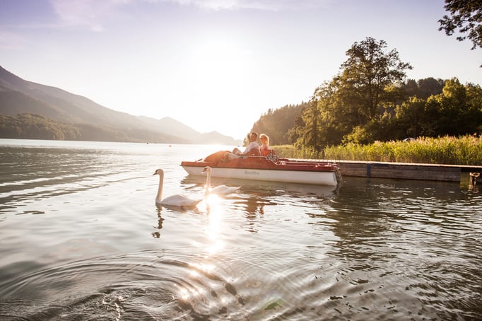 Mit dem Tretboot auf dem See unterwegs ©Hotel Seewinkel