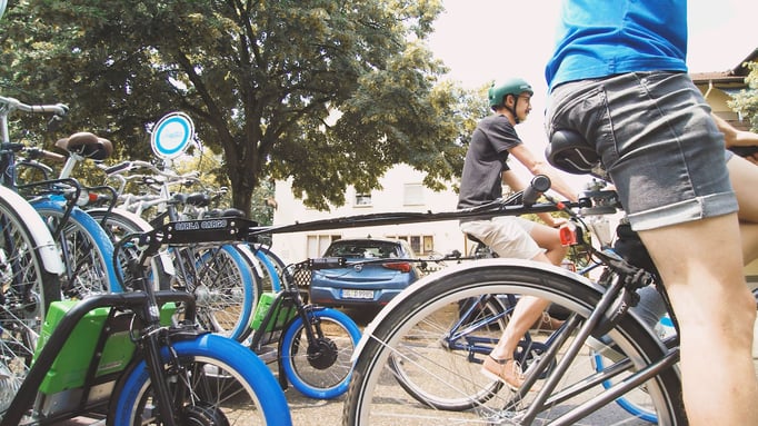 Der innovative Lastenanhänger kann an jedes Fahrrad montiert werden.