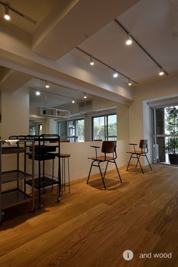 オーク 一枚物 ナチュラル 無垢 フローリング andwood 施工例 美容室