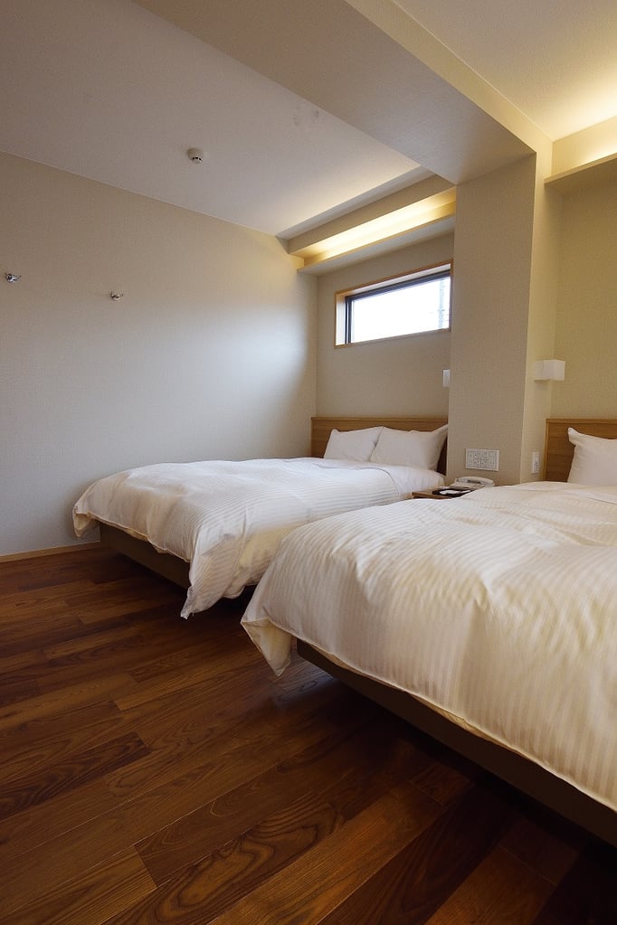 アッシュ フローリング タモ スモーク ホテル 施工例 andwood アンドウッド