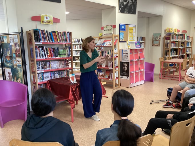 Les élèves échangent avec l'écrivaine