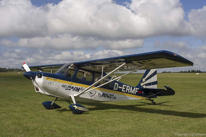D-ERMF hat eine schöne Kunstfluglackierung