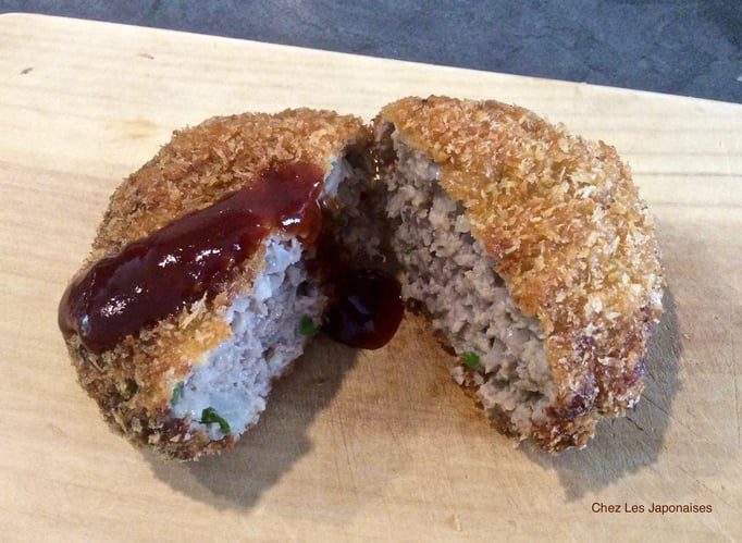 メンチカツ Menchi-katsu : Croquette des viandes hachées mélangées avec oignons hachés