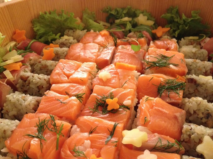 サーモンの押し寿司 Oshi-zushi au saumon