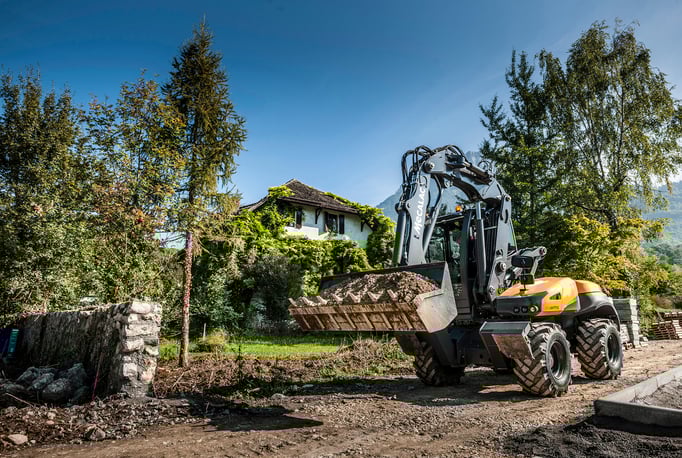 Bild: Mecalac 12 MTX Mobilbagger im Einsatz