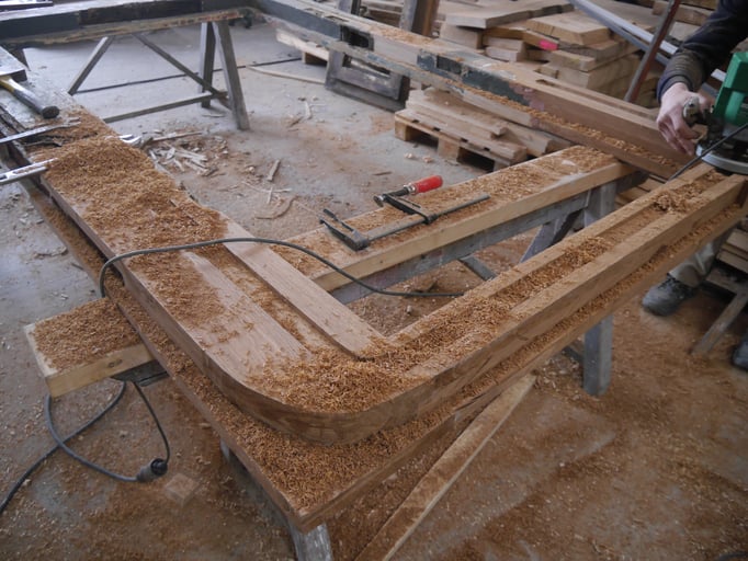 Façon de feuillure pour les pivots équerres