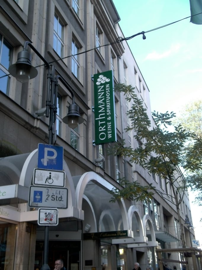 Orthmann Weine, Wuppertal | Leuchtfahne, dekupiert / durchgesteckt