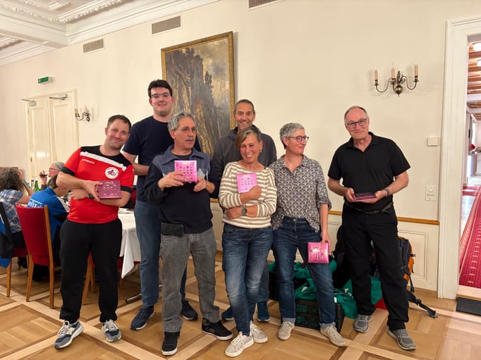 Unsere Helfer:innen an Tisch und als Schiri