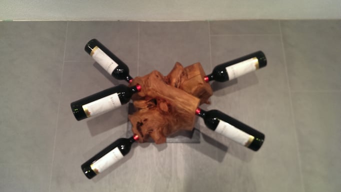 Weinständer aus Wurzelstock Apfelbaum