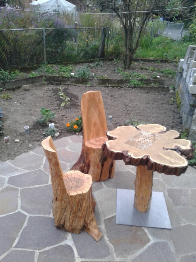 Sitzgruppe aus Apfelholz