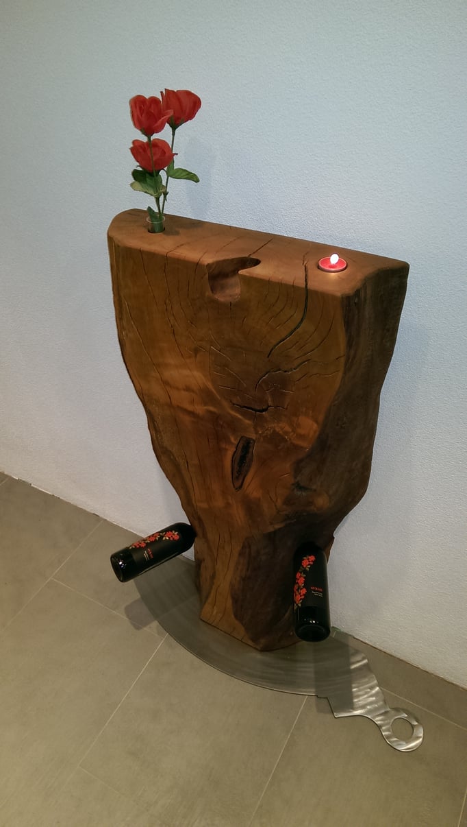 Freistehender Weinständer in Kirschholz