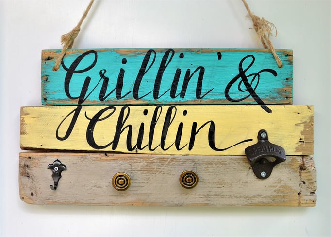 Nr. 1   Grillin & Chillin mit Faschenöffner   ca. 44cm/24cm  Fr. 56.-