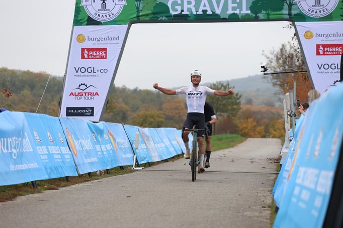 Hoogerland bezwingt im Sprint Ritzinger