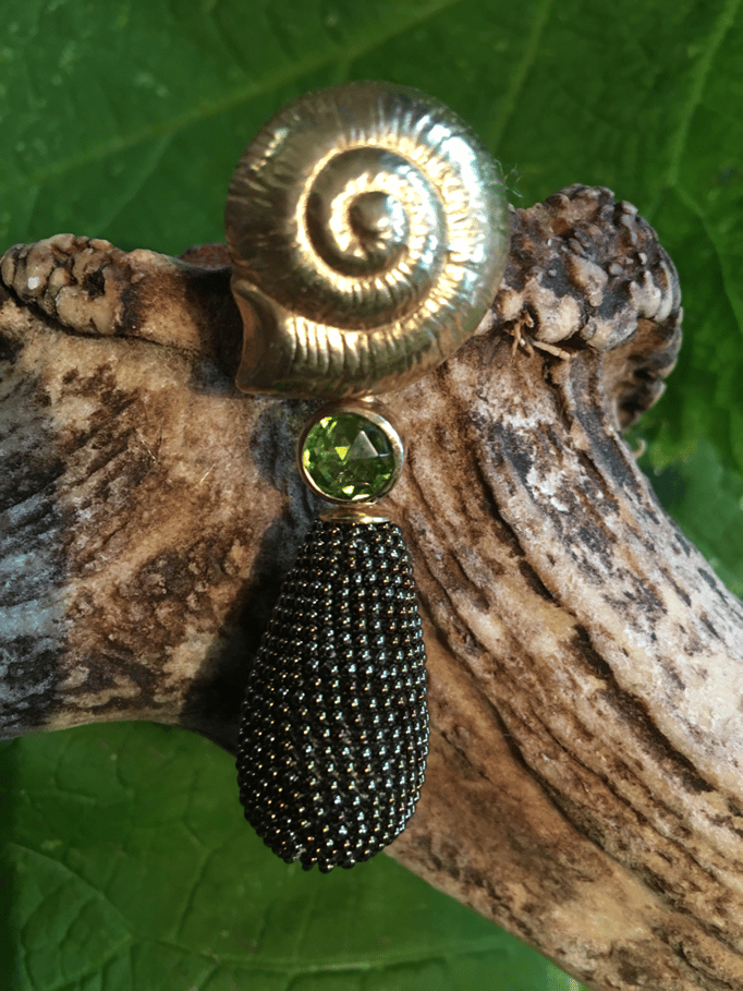  Schnecke € 440,00 , Zwischenstück Peridot € 320,00 , Pampel Einzelstück