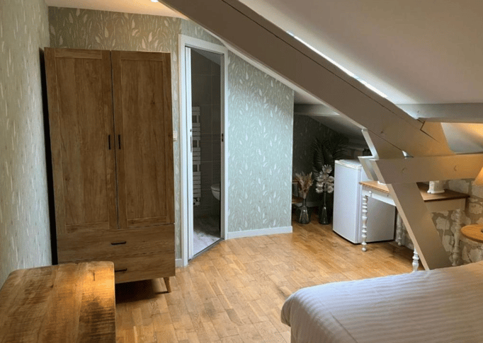 Après : Chambre Mi, Modification de l'espace douche et nouvelle ambiance pour la chambre