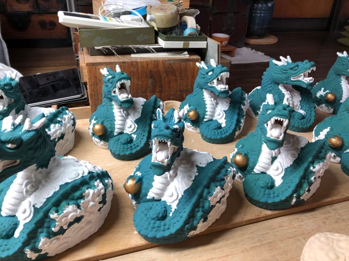 NHK文化センター「遠足せんだい歩き」で堤人形を訪問（来年は辰年）　制作が佳境になっていた。