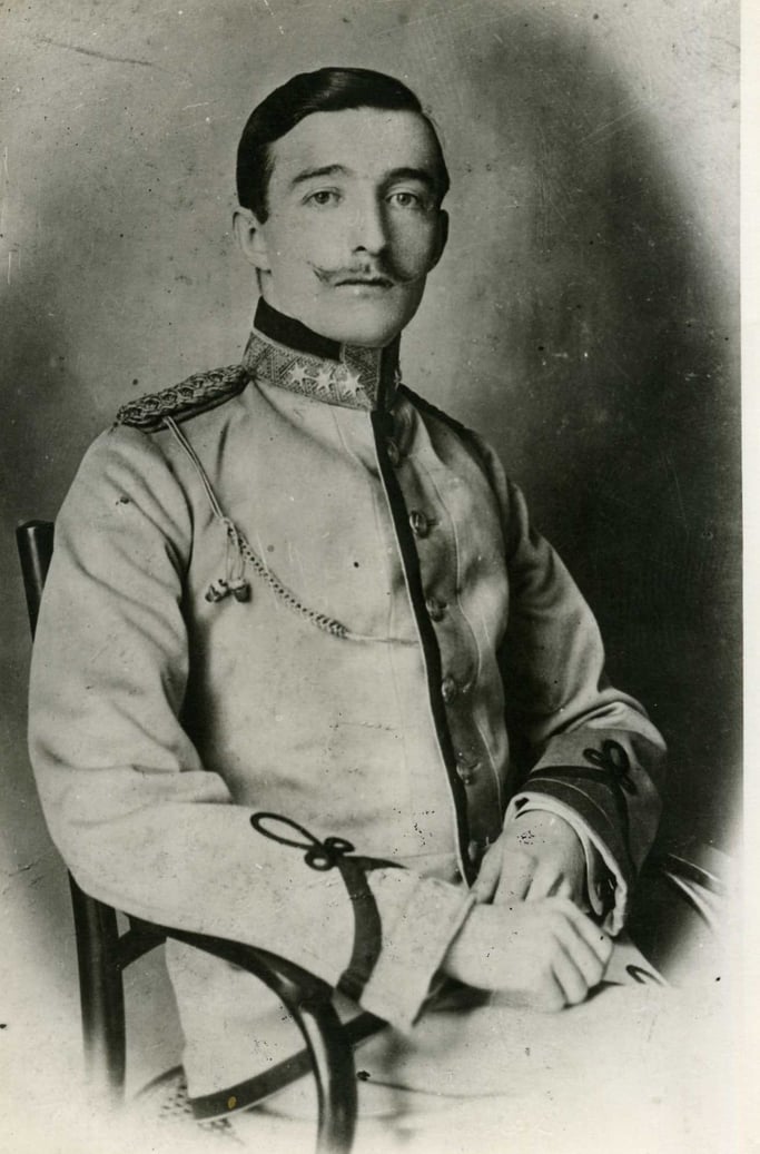 Ahmet Zogu — Burimi : Royal Court Of the Albanians / Oborri mbretëror i shqiptarëve