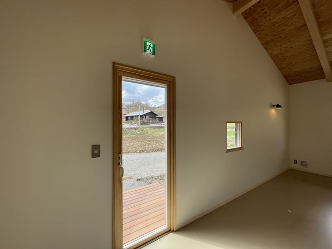 長野県　松本市　建築設計事務所　建築家　news設計室　丸山和男　店舗設計　設計監理　農家レストラン　アップルパイ工房　カフェ　よこや農園　引渡し