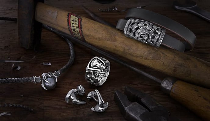 Grosse Auswahl an individuell gefertigte Männerschmuck Kollektionen direkt aus dem Atelier der Goldschmiede OBSESSION