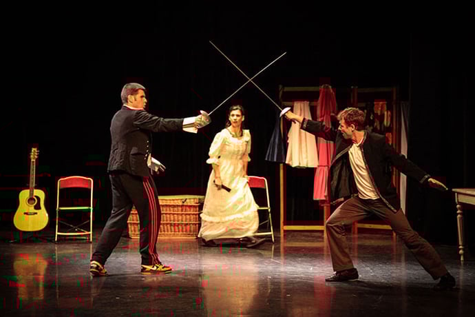 Photo de3 acteurs de la pièce sur scène