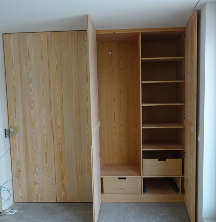 Lärchenschrank Einbauschrank massiv
