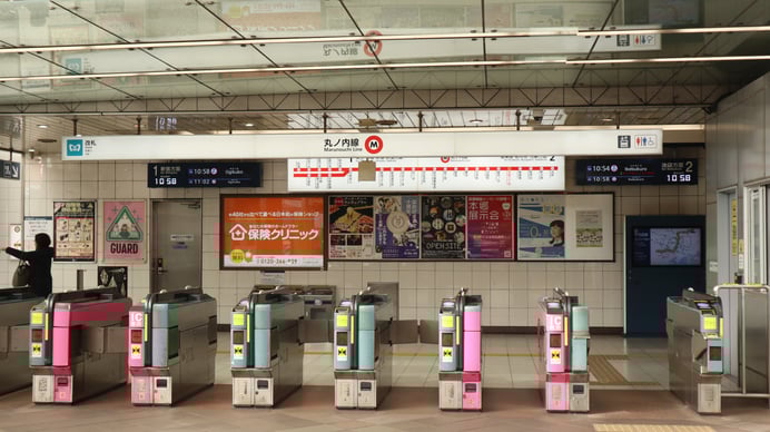 本郷三丁目駅改札画像