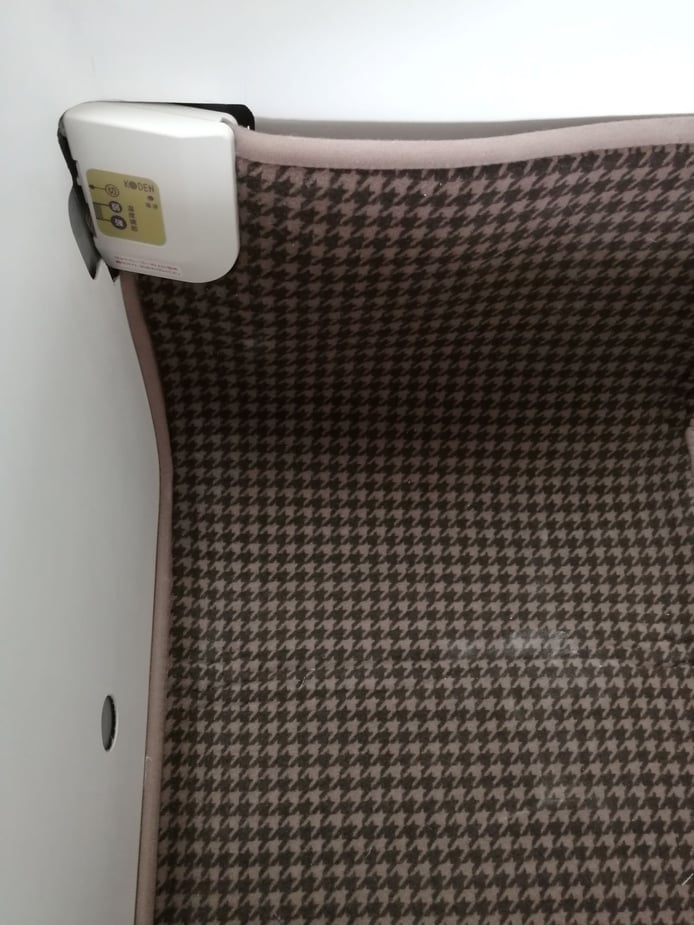 撹拌槽を保温する場合、内側ケースに50ワット、40センチ欠ける80センチの保温マットを入れて加温します