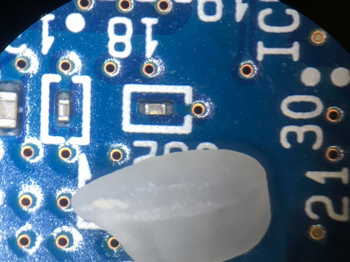 【0603 サイズ（米粒との比較撮影）】