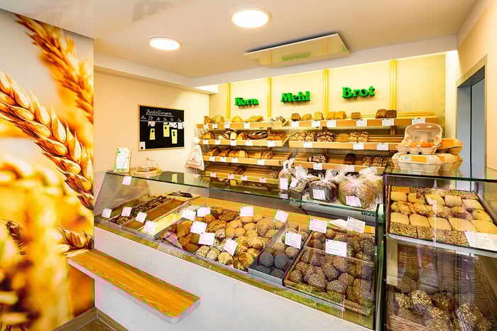 Gestaltung und Herstellung des neuen Backshops der Mühlenbäckerei (Design: Linden | Boje)