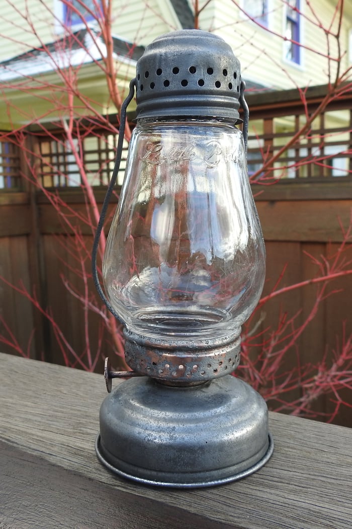 Ontario Lamp & Lantern * LITTLE BOB SKATERS LANTERN