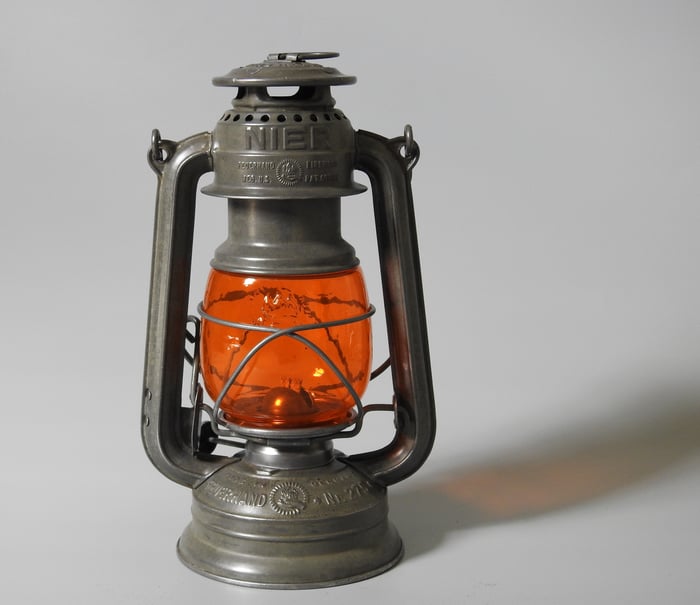 FEUERHAND Nr. 275 Prewar Model with original etched and rare embossed Amber Globe