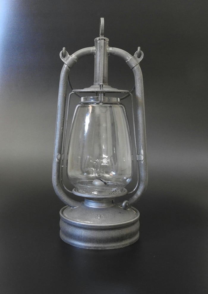 FR. STÜBGEN KEROSENE LANTERN. D.R. PATENT WITH RARE BAT GLOBE 