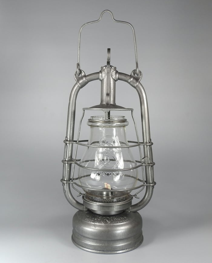 FRÖLICH & WOLTER Nr. 105 with HUND (Pup) on globe and fount