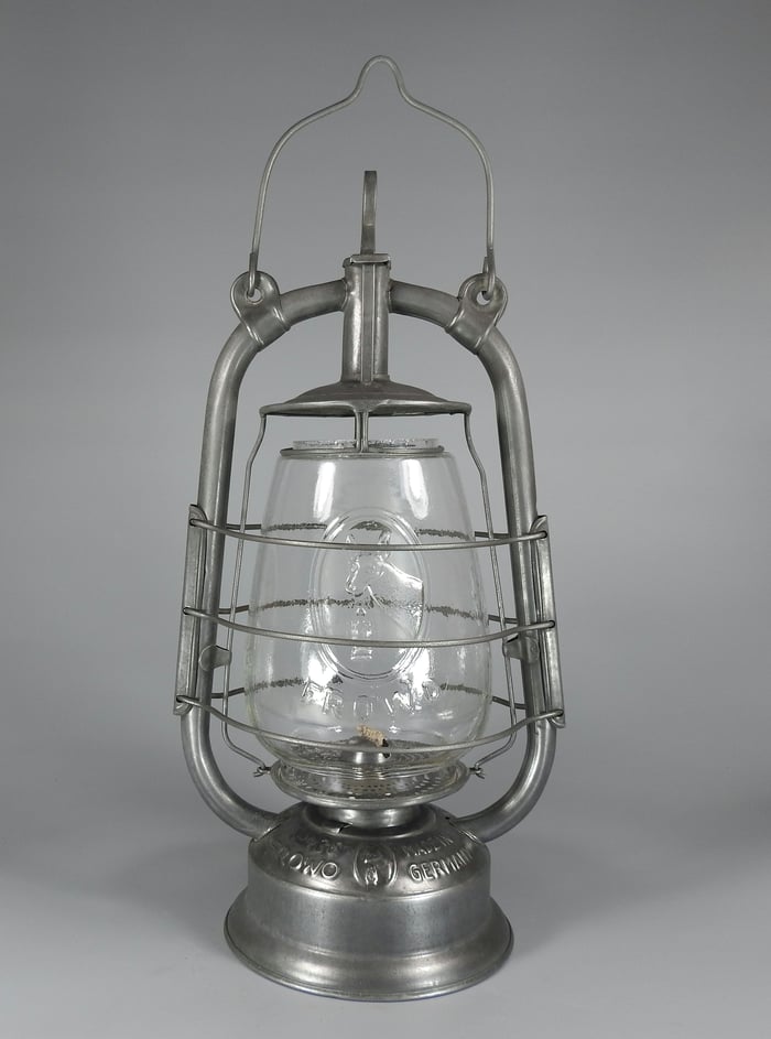 FROWO 435 WITH PUP ON FOUNT AND GLOBE 1930's