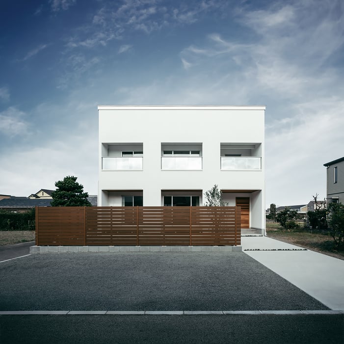 木のアイランドキッチンがある家 2階建て 藤枝