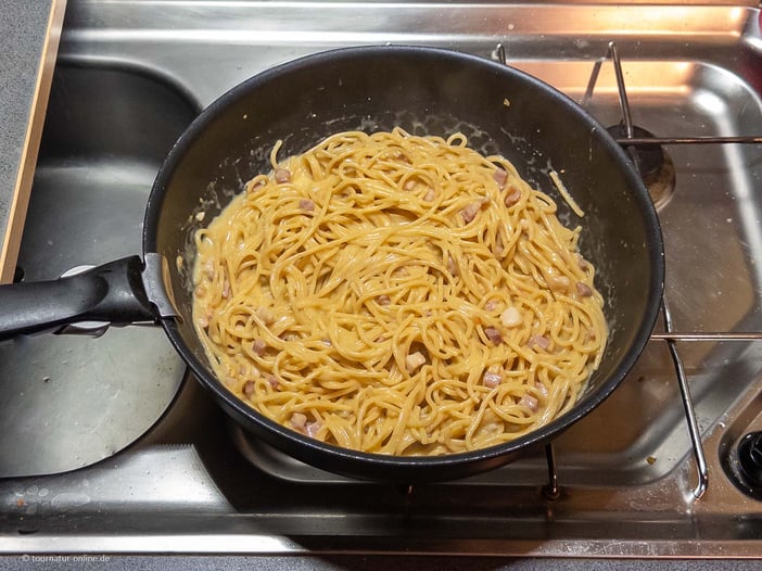 Kochen im Wohnmobil - Carbonara