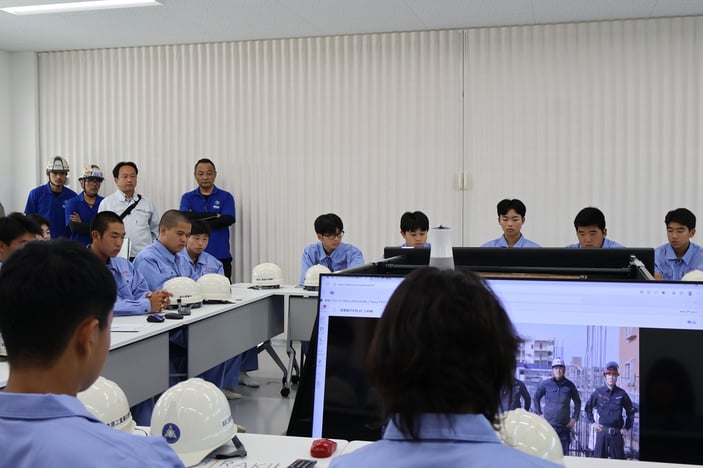 PR動画を見る島原工業高校建築課の生徒たち